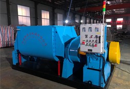 1500L捏合機(jī) 3臺(tái)裝車出廠